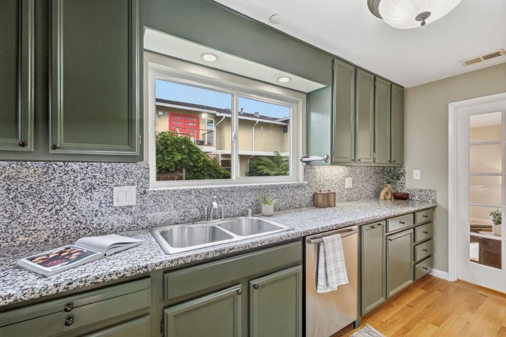 551 Tyndall Street Property Photo 17