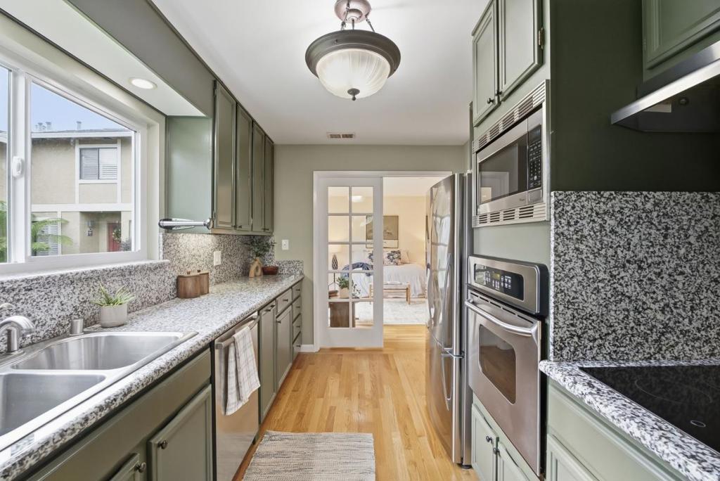 551 Tyndall Street Property Photo 18