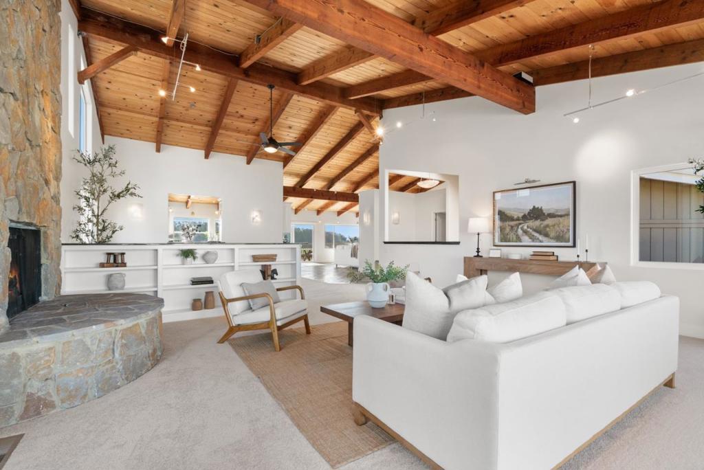 230 Via Novella Property Photo 6