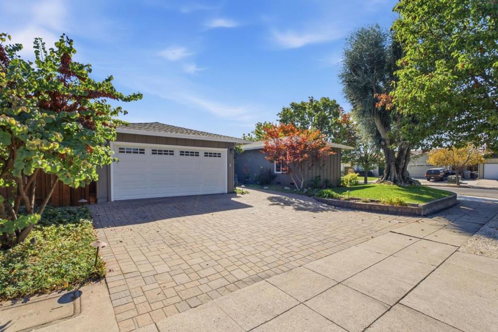 6122 Banner Court Property Photo 2