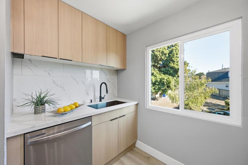16522 Foothill Boulevard Property Photo 12
