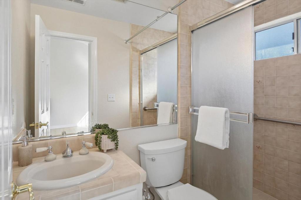 527 Tyndall Street Property Photo 10