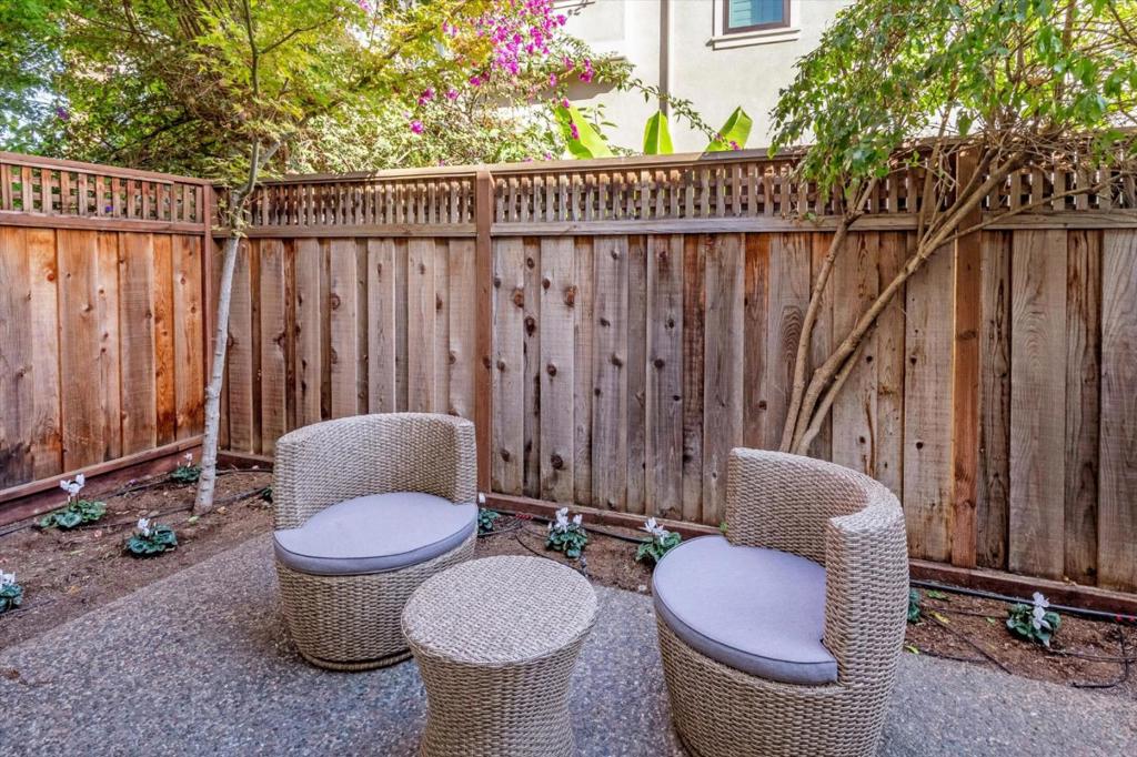 527 Tyndall Street Property Photo 16