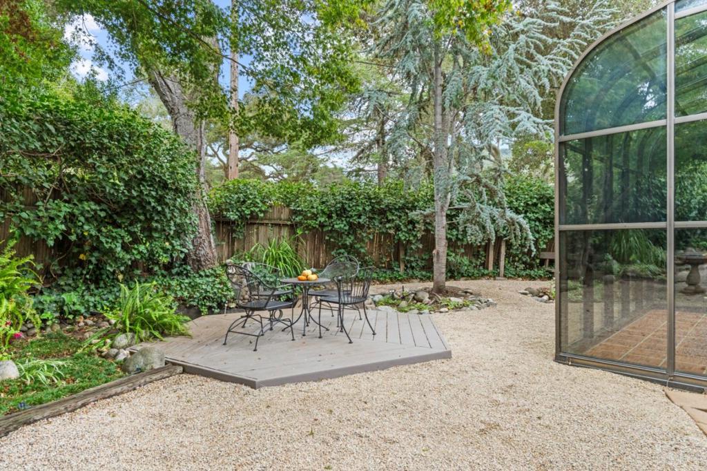 76 Upper Circle Property Photo 7