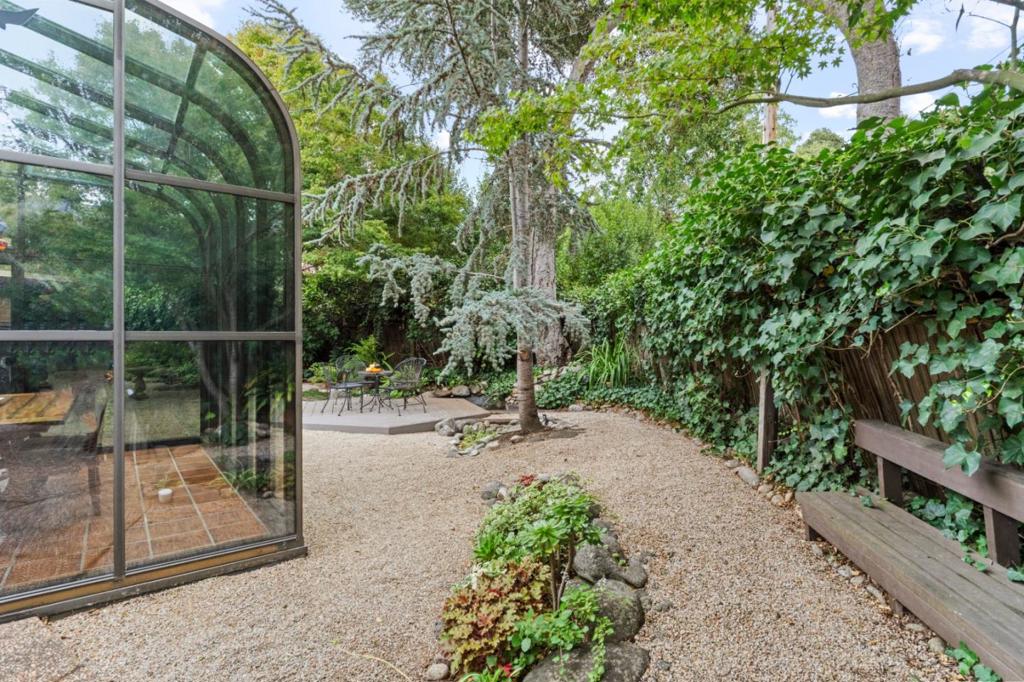 76 Upper Circle Property Photo 12