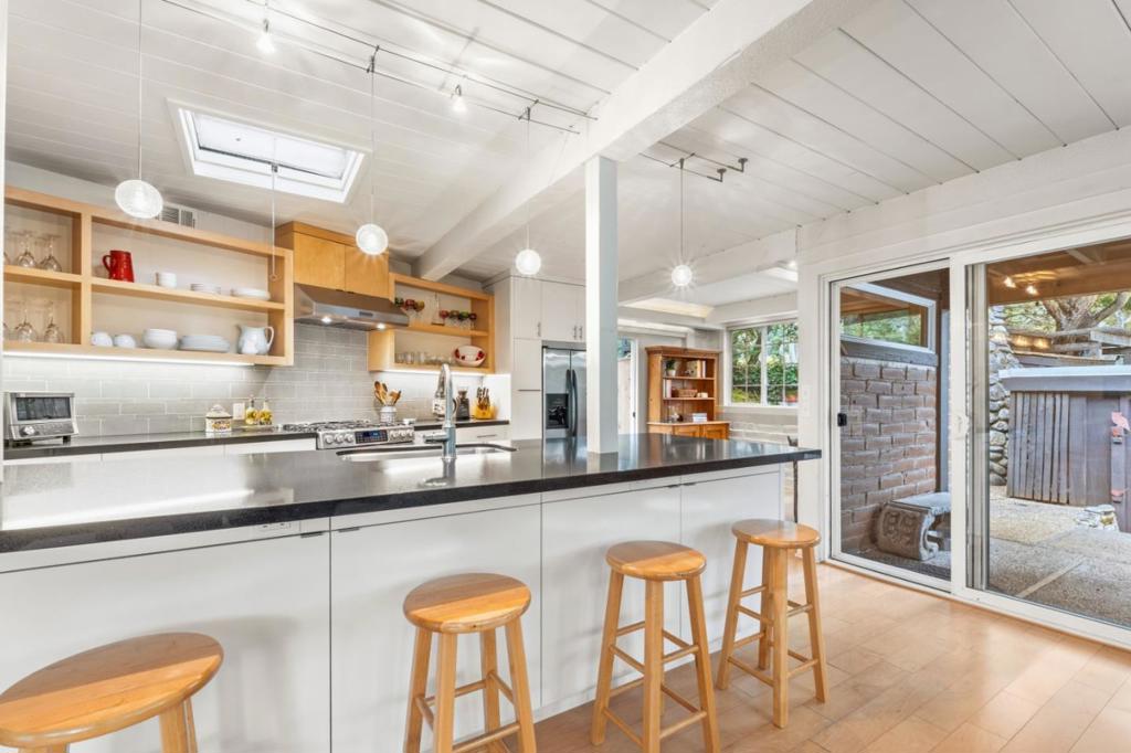 76 Upper Circle Property Photo 17