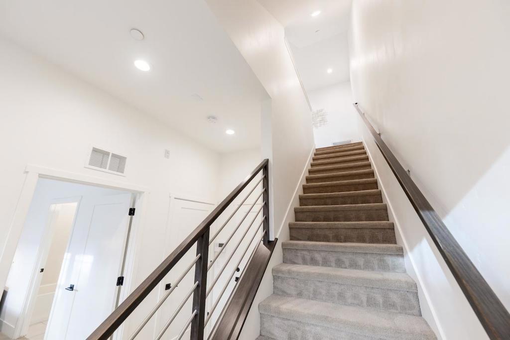 201 Cove Lane Property Photo 8