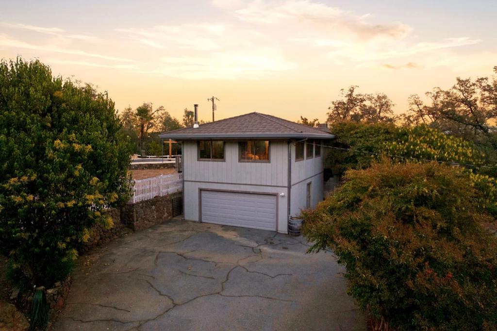 11620 Deschutes Road Property Photo 3