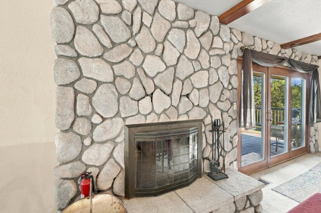 11620 Deschutes Road Property Photo 8