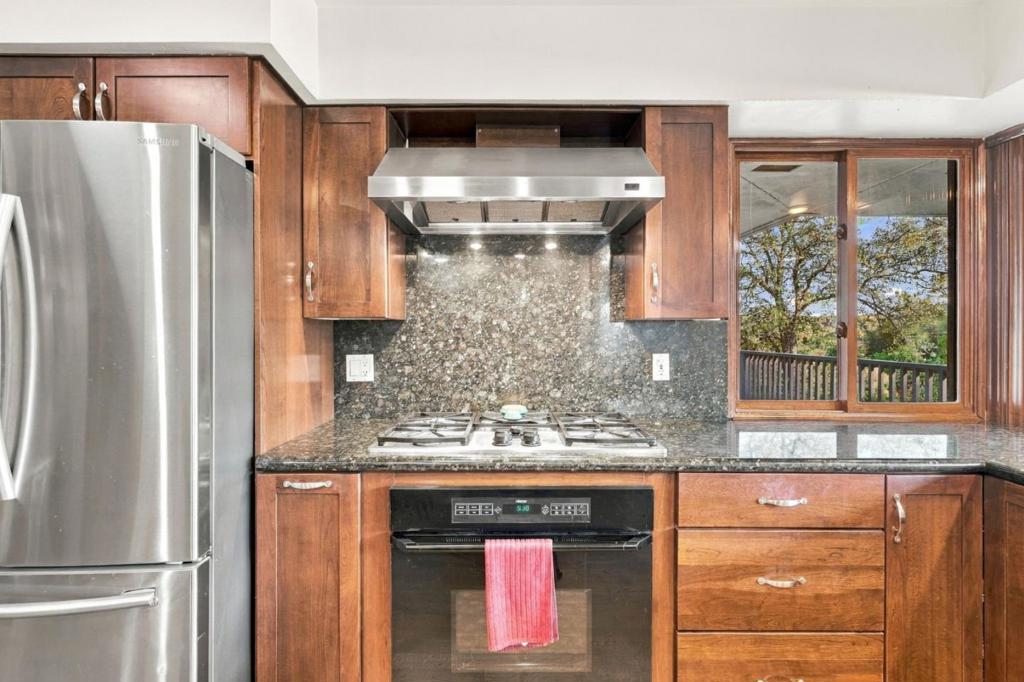 11620 Deschutes Road Property Photo 12