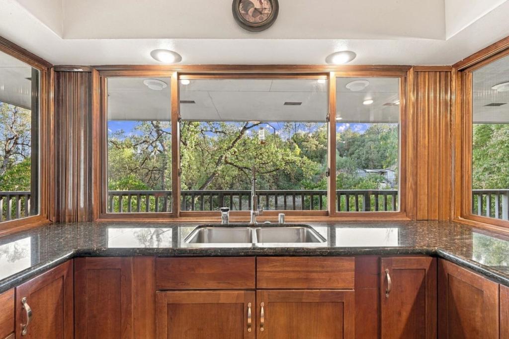 11620 Deschutes Road Property Photo 13