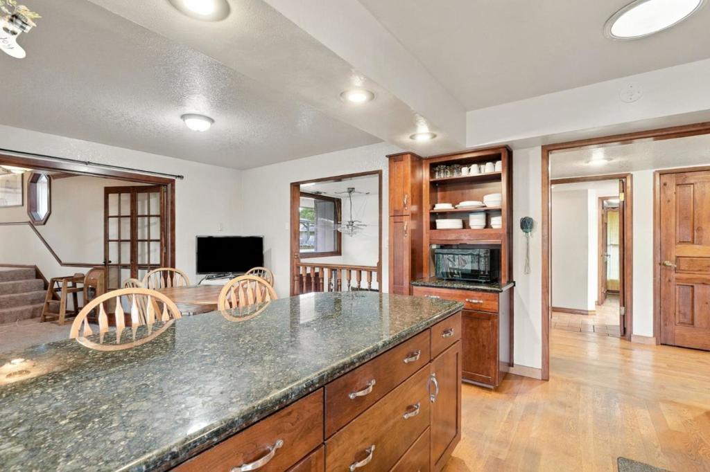 11620 Deschutes Road Property Photo 14