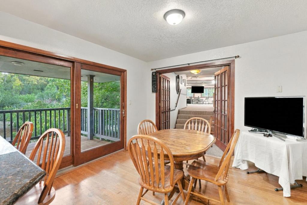11620 Deschutes Road Property Photo 15