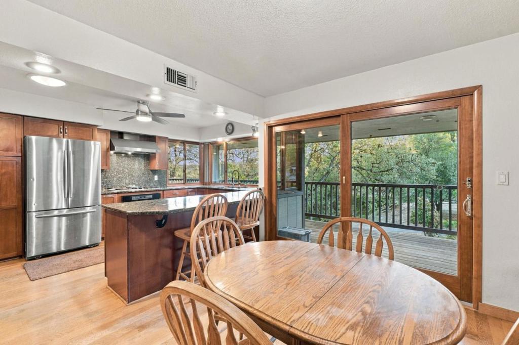 11620 Deschutes Road Property Photo 17