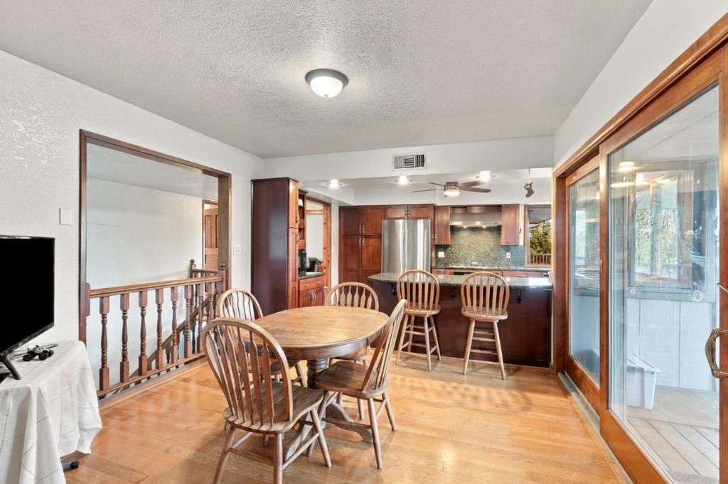 11620 Deschutes Road Property Photo 18