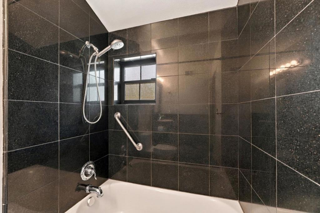 1092 S Daniel Way Property Photo 28