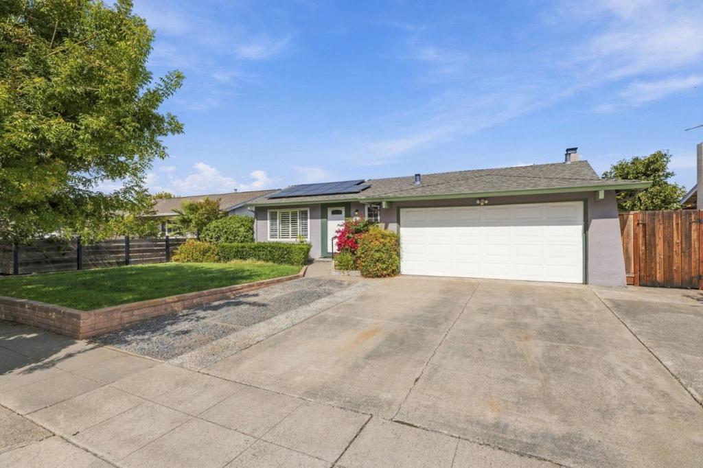 463 Roading Drive Property Photo 3
