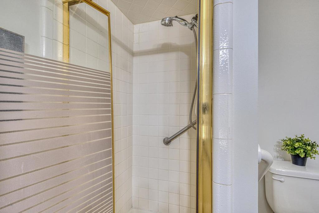 330 Woodside Drive 114 Property Photo 25