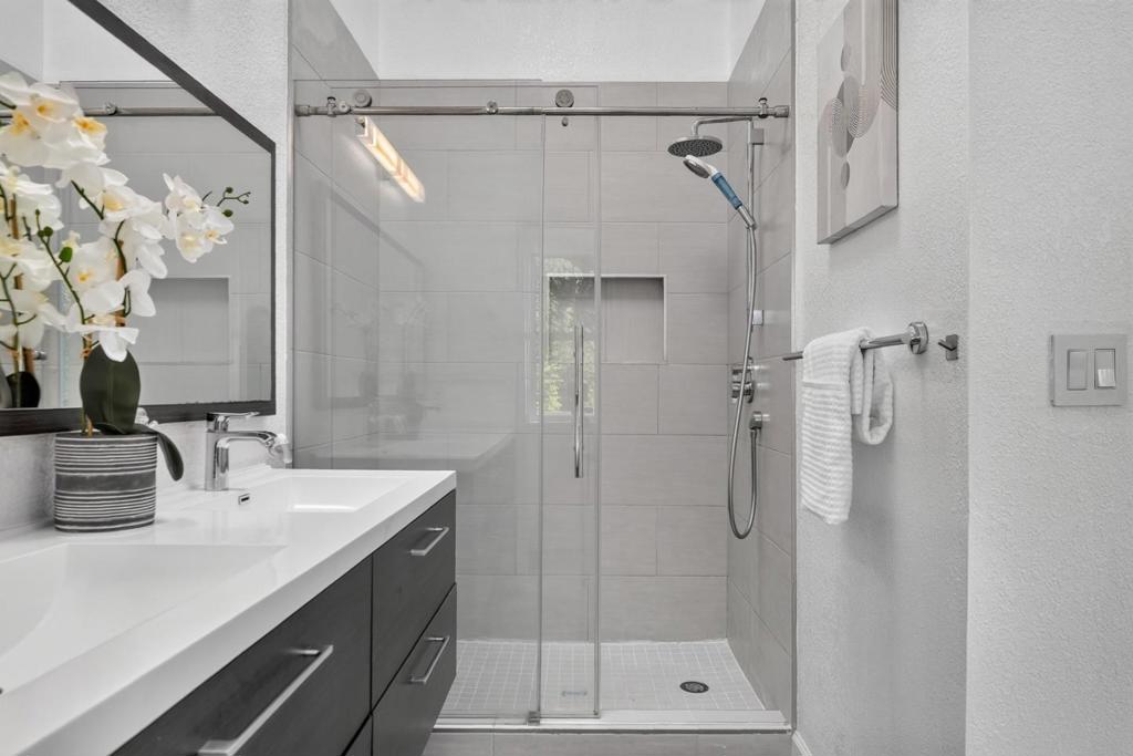 18 Tyrella Court Property Photo 28