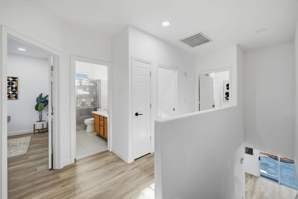 945 Desmet Drive Property Photo 34