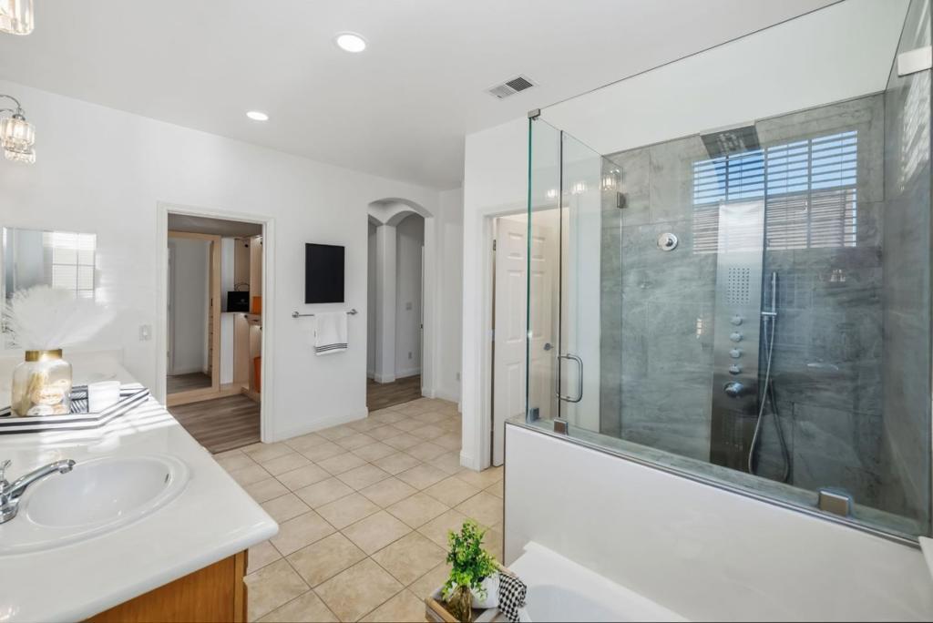 945 Desmet Drive Property Photo 36