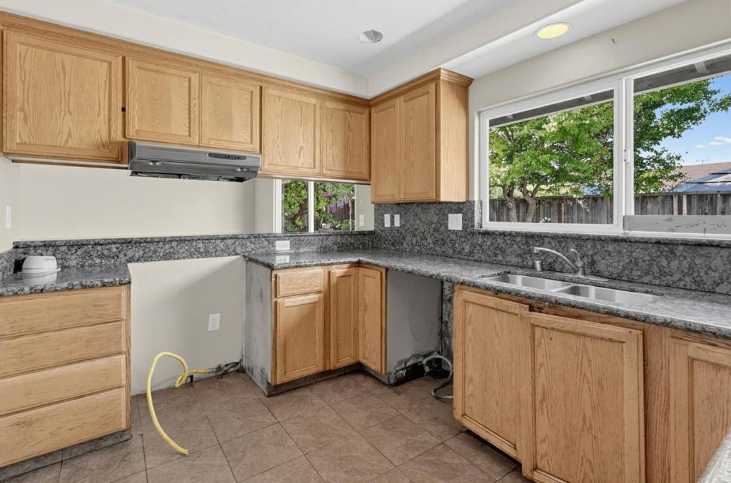 850 Lakebird Drive Property Photo 6