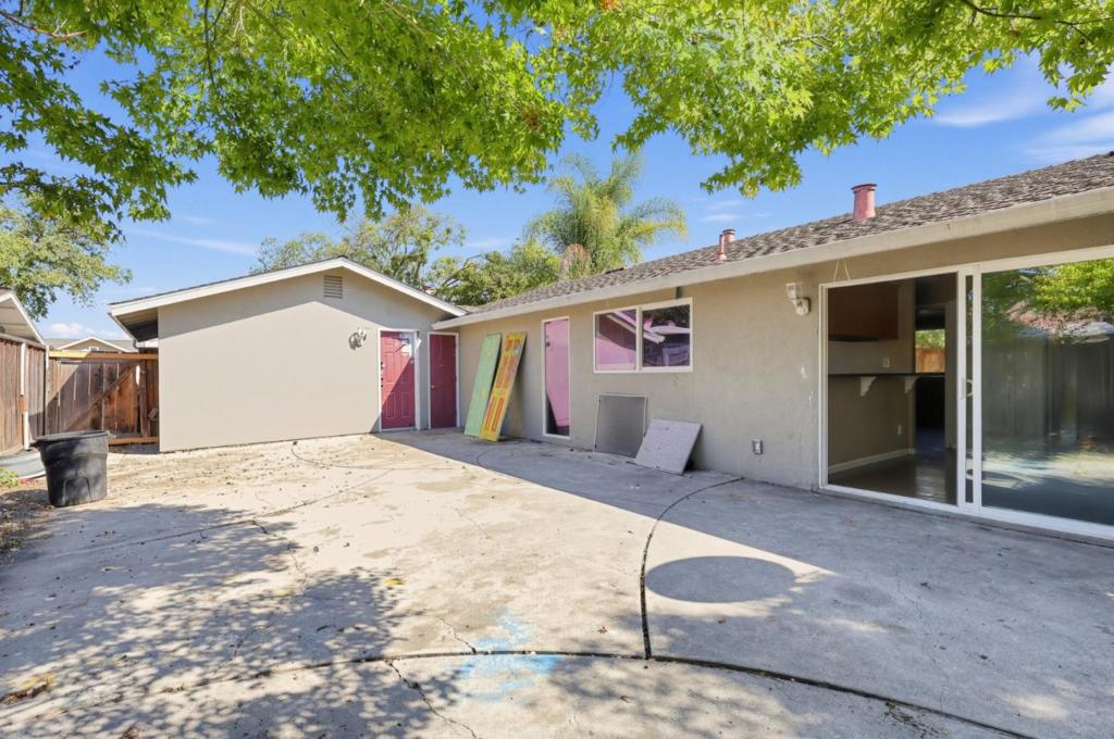 850 Lakebird Drive Property Photo 15