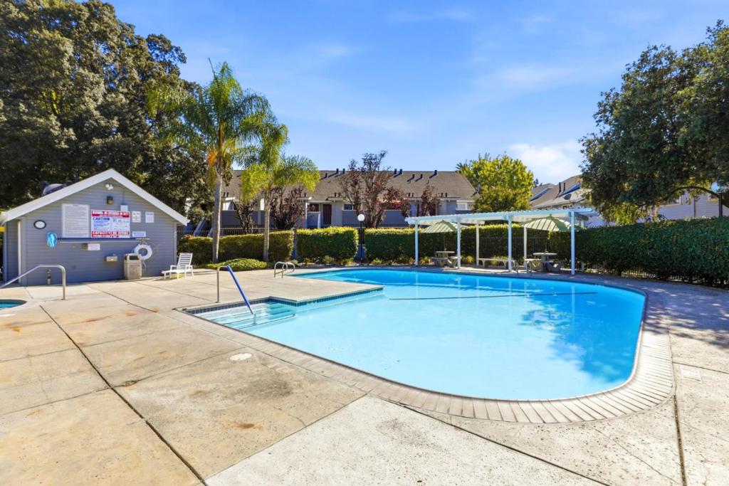 ML82063969 Property Photo 40