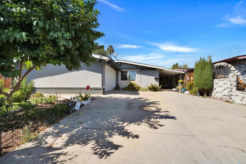 1843 Ocala Avenue Property Photo 1