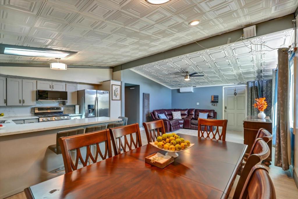 1843 Ocala Avenue Property Photo 6