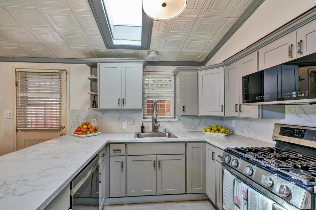 1843 Ocala Avenue Property Photo 8