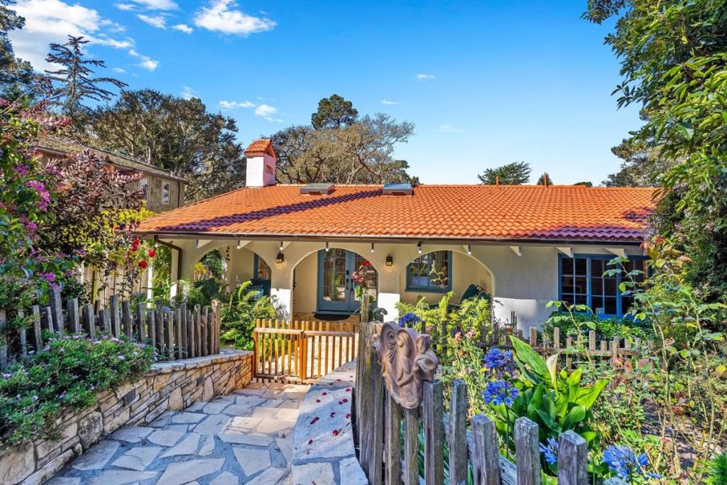 269 Camino Del Monte Property Photo 1