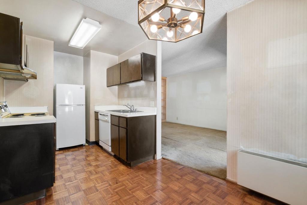 966 Kiely Boulevard H Property Photo 2