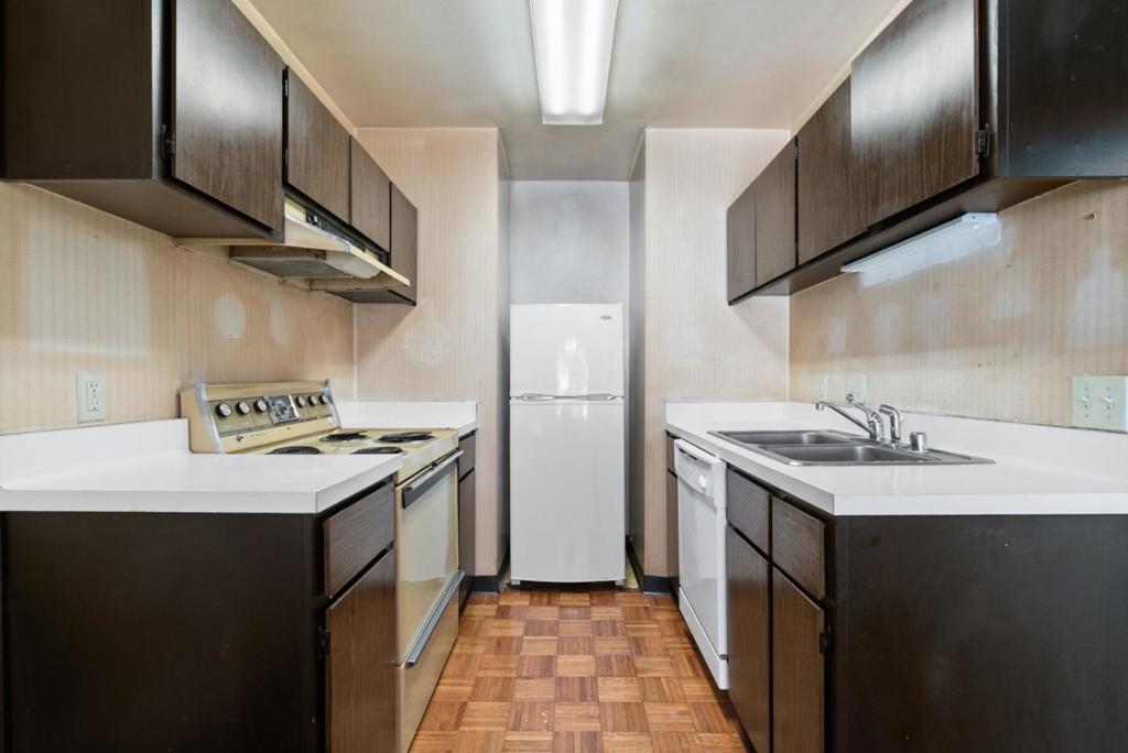 966 Kiely Boulevard H Property Photo 3
