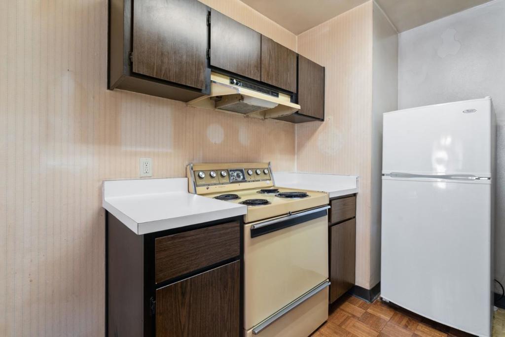 966 Kiely Boulevard H Property Photo 4