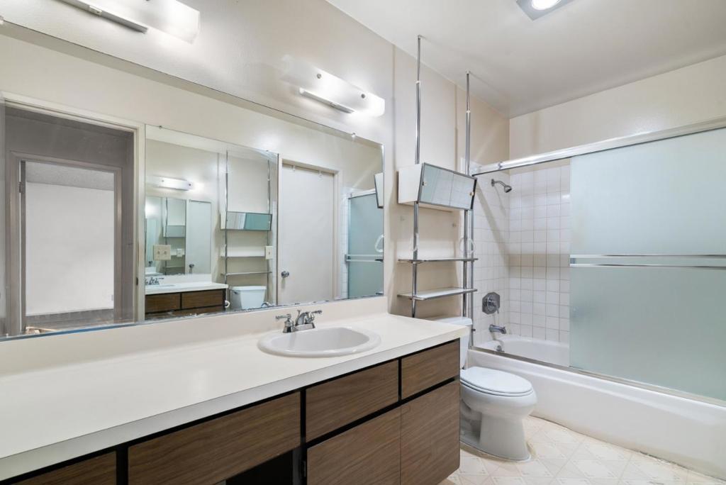 966 Kiely Boulevard H Property Photo 6