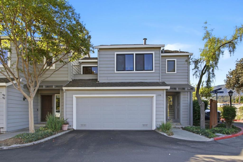 1596 Camden Village Circle Property Photo 2