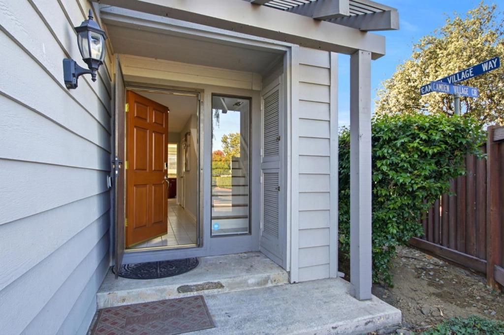 1596 Camden Village Circle Property Photo 3