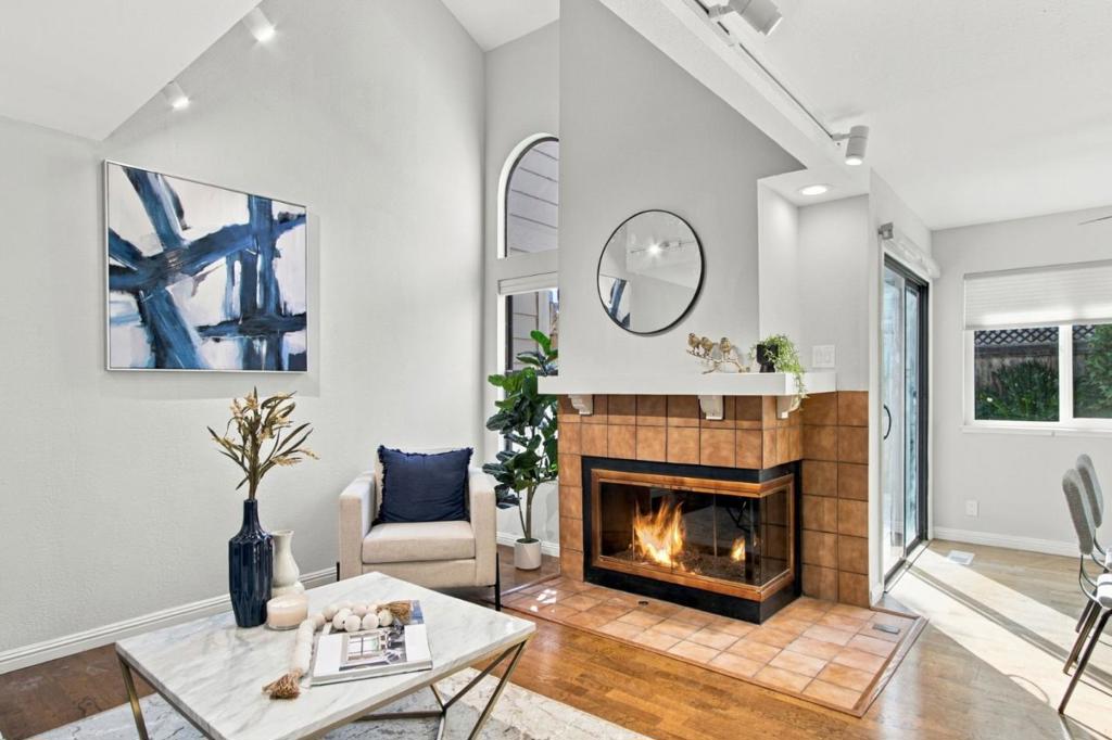 1596 Camden Village Circle Property Photo 4