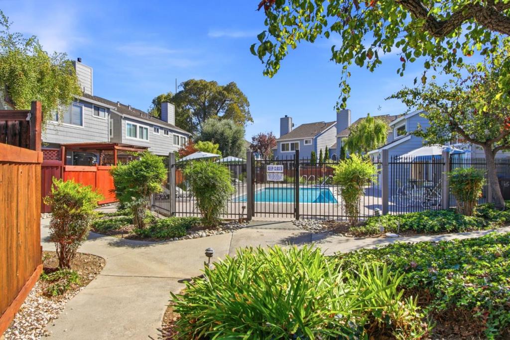 1596 Camden Village Circle Property Photo 33