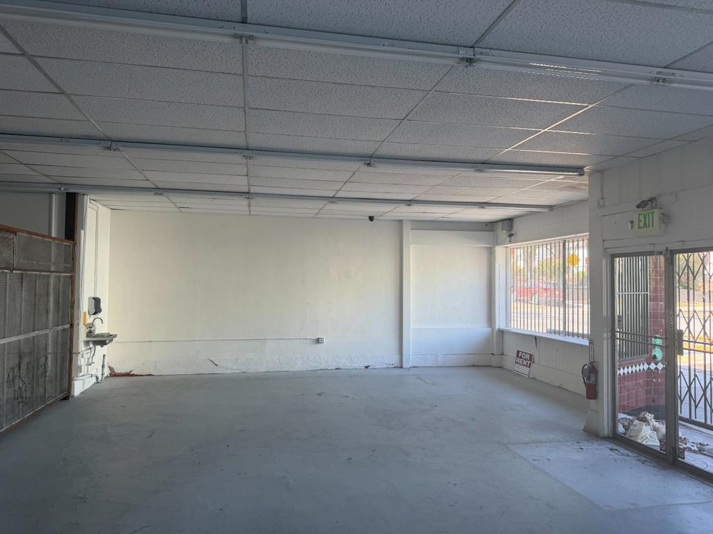 405407 Girard Street Property Photo 3