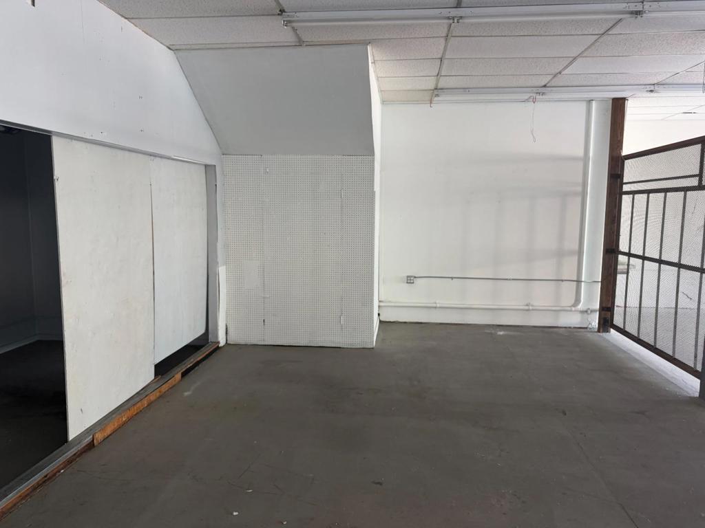 405407 Girard Street Property Photo 4