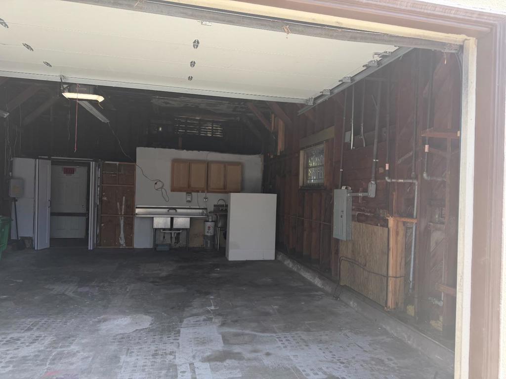 405407 Girard Street Property Photo 12