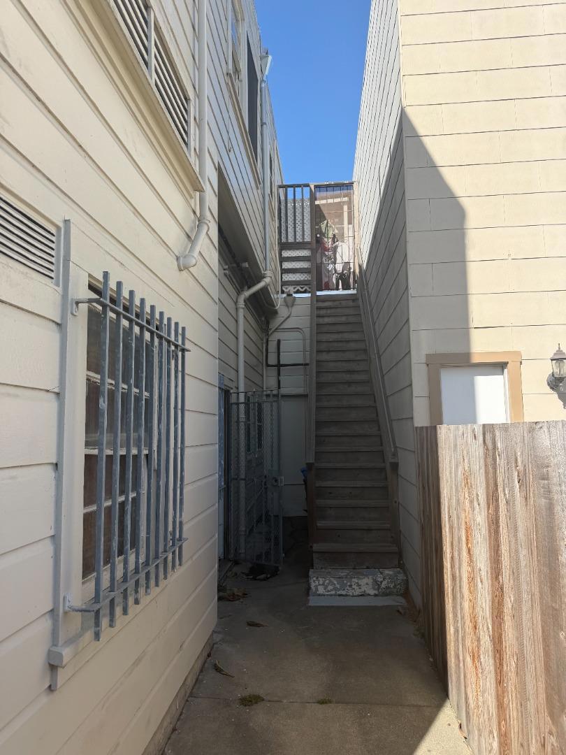 405407 Girard Street Property Photo 17