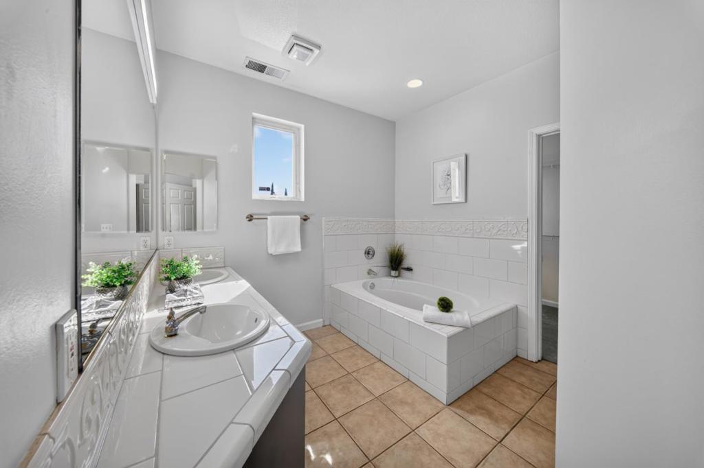 462 Marble Arch Avenue Property Photo 36