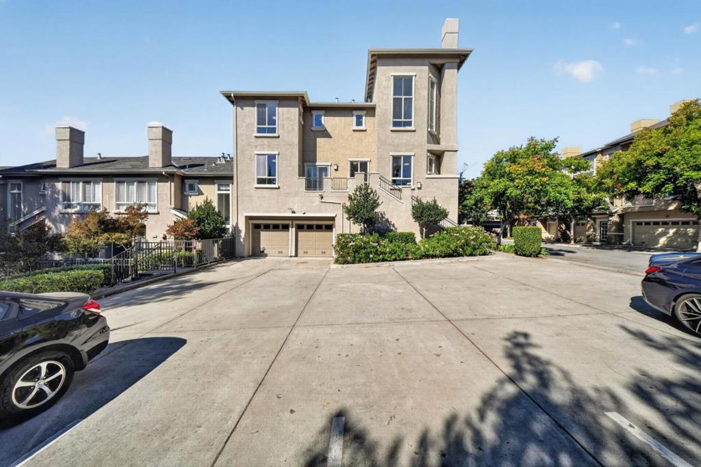 462 Marble Arch Avenue Property Photo 44