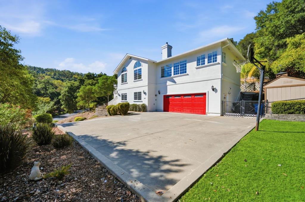 1885 Hollyhock Lane Property Photo 3