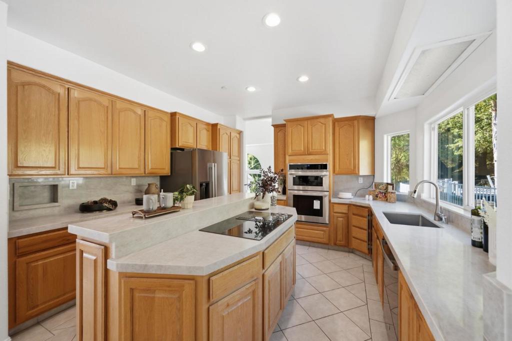 1885 Hollyhock Lane Property Photo 10