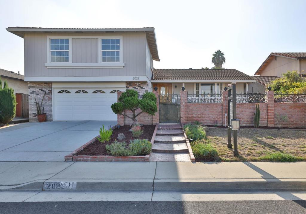 2022 Admiral Place Property Photo 1