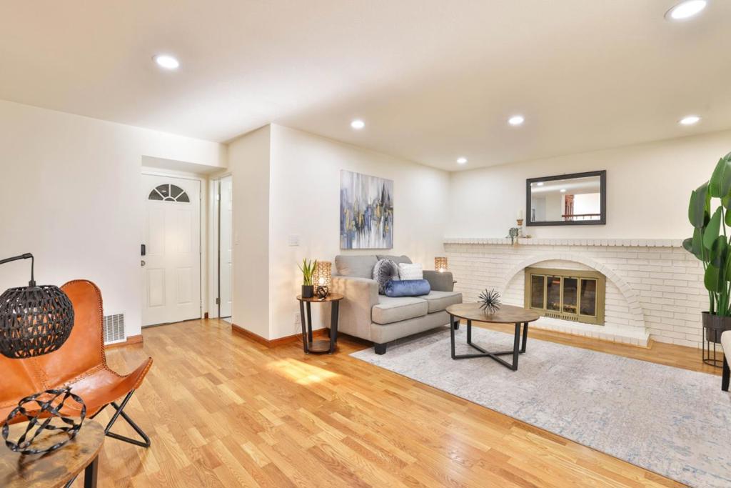 2022 Admiral Place Property Photo 6